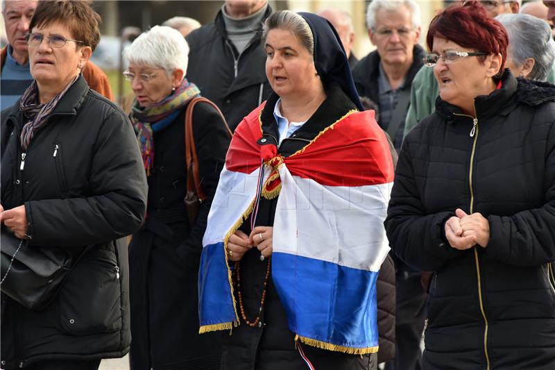 Odavanje počasti poginulima i nestalima u Borovu naselju