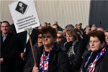 Odavanje počasti poginulima i nestalima u Borovu naselju