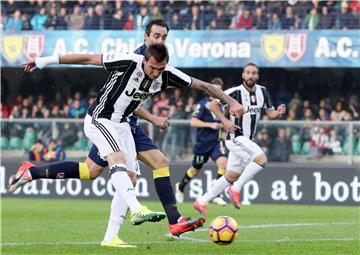 Italija: Juventus - Pescara 3-0, gol i asistencija Mandžukića