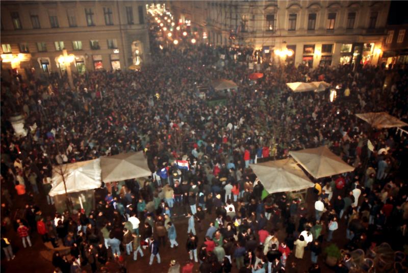 Stojedinica obilježava dvadesetu godišnjicu demonstracija na Jelačićevu trgu