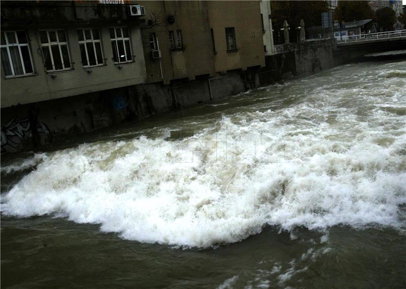 Rijeka: Obilna kiša značajno podigla vodostaj Rječine