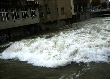 Rijeka: Obilna kiša značajno podigla vodostaj Rječine