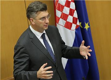 AKTUALNO Plenković o pronatalitetnoj politici: Traži se rješenje i za 'tisuću eura'