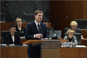 Slovenski parlament na maratonskoj sjednici raspravlja o radu vlade