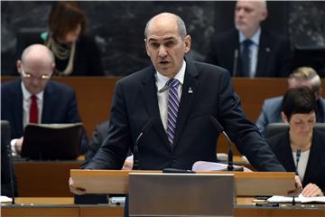 Slovenski parlament na maratonskoj sjednici raspravlja o radu vlade