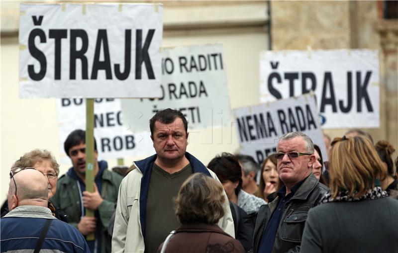 Prosvjed radnika zagrebačkog Studentskog centra ispred Vlade