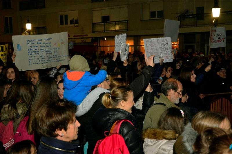 Prosvjed Brođana zbog onečišćenog zraka