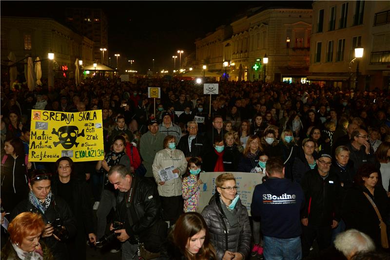 Prosvjed Brođana zbog onečišćenog zraka