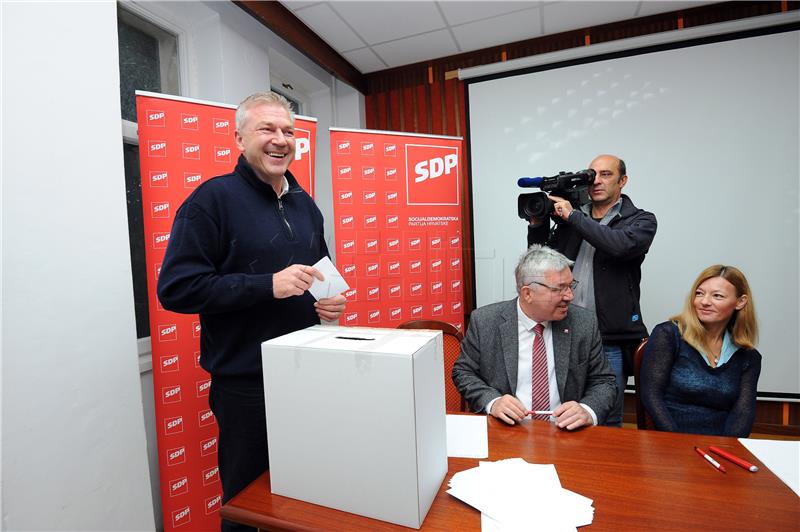 Split: Ranko Ostojić glasovao u drugom krugu izbora za novog predsjednika SDP-a