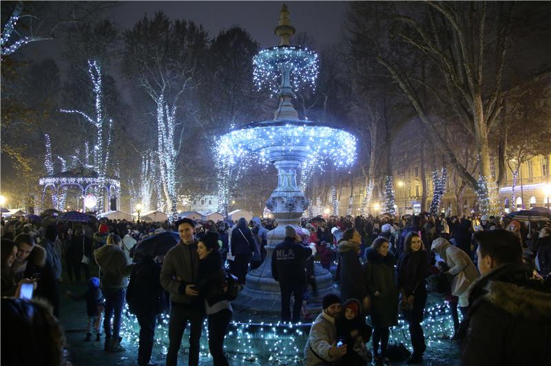 Advent na Zrinjevcu okupio brojne Zagrepčane