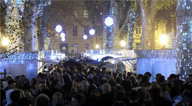 Advent na Zrinjevcu okupio brojne Zagrepčane