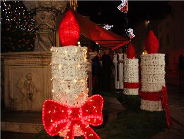 Dubrovnik: Gradonačelnik Vlahušić upalio prvu adventsku svijeću