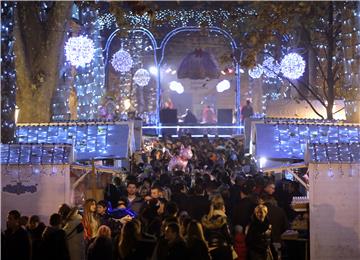 Advent na Zrinjevcu okupio brojne Zagrepčane