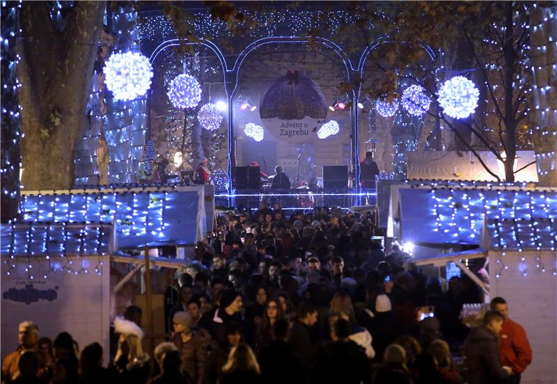 Advent na Zrinjevcu okupio brojne Zagrepčane