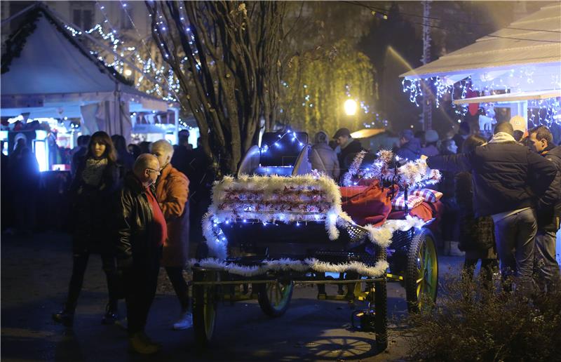 Advent u Zagrebu: 'Kod Rudolfa' na Strossmayerovom trgu