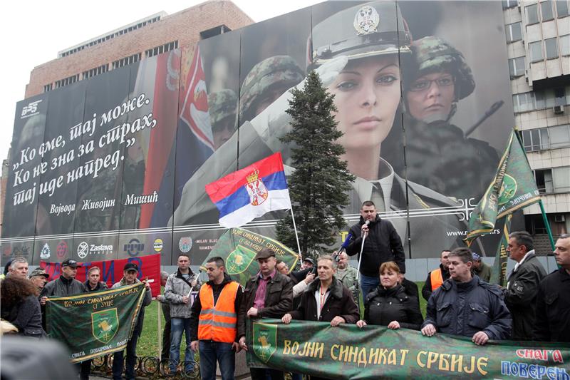 Srbija: vojni sindikat prosvjedom upozorio na težak materijalni položaj