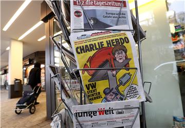 Charlie Hebdo ismijao Merkel u prvom njemačkom izdanju