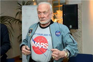 Astronaut Buzz Aldrin evakuiran s Južnog pola iz medicinskih razloga