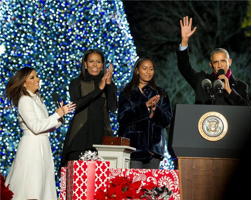 Barack i Michelle Obama upalili lampice na nacionalnom božićnom drvcu 