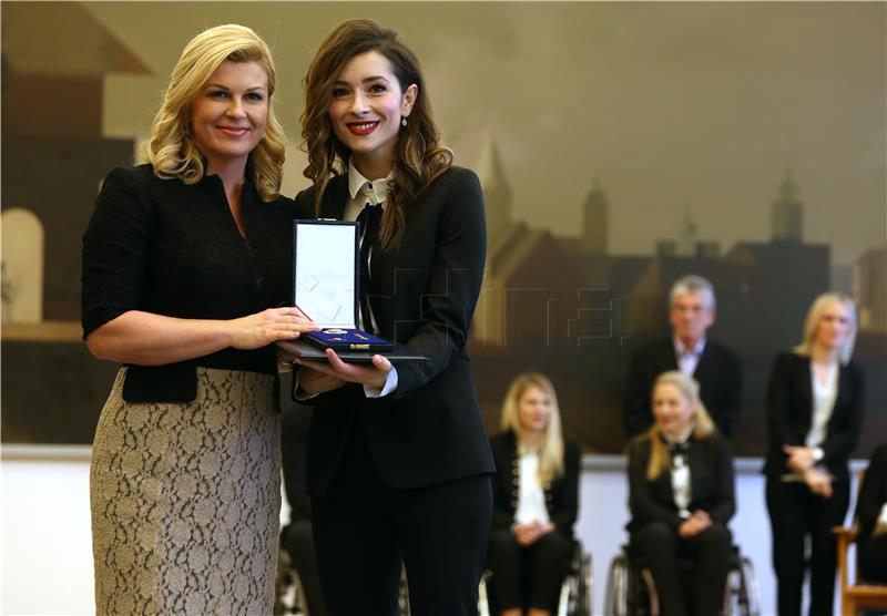 Predsjednica Republike Hrvatske Kolinda Grabar-Kitarović  svečano je uručiila odlikovanja i pohvala za 2016. godinu