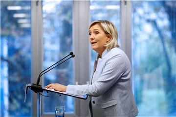 Marine Le Pen pozvala na ukidanje besplatnog školovanja za ilegalne imigrante