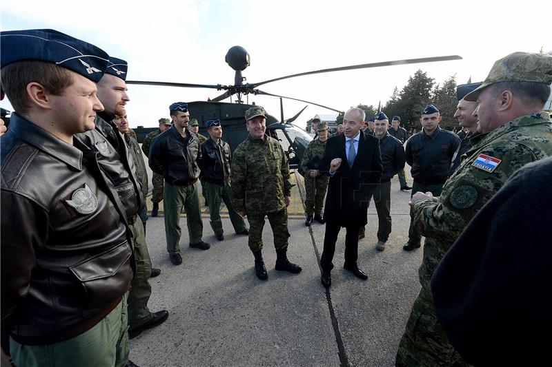 Prezentacija opremljenosti Eskadrile helikopterima OH-58D Kiowa Warrior u Zemuniku