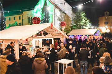 U Šibeniku otvoren prvi 'plastic-free' Adventski sajam u Hrvatskoj