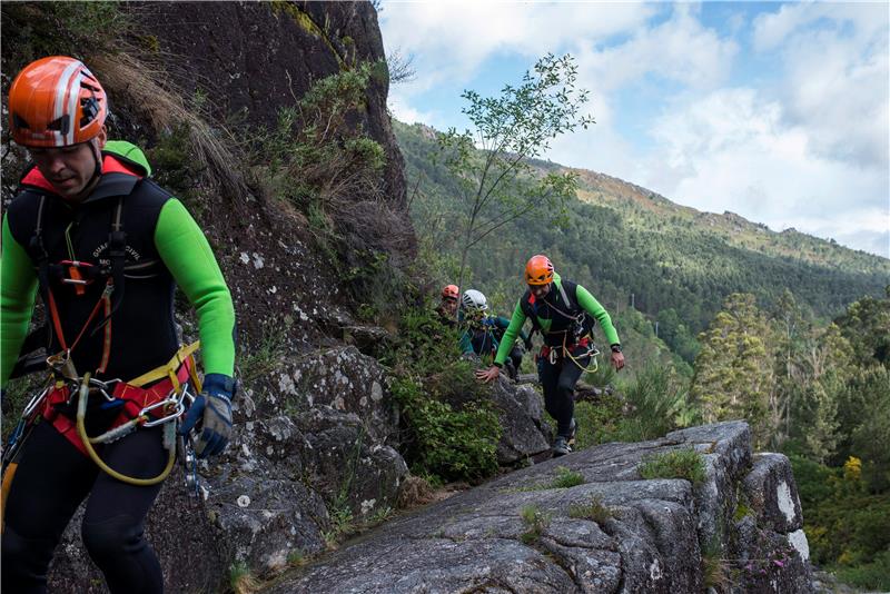 Povećana opasnost za planinare u slovenskim planinama, troje stradalih 