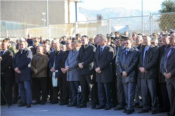 Otkrivanje spomenika 72 bojne Vojne policije ispred vojarne Lora