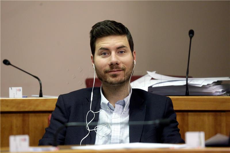 Pernar HAZU nazvao dekoracijskim uredom, a akademike kulturnim manekenima