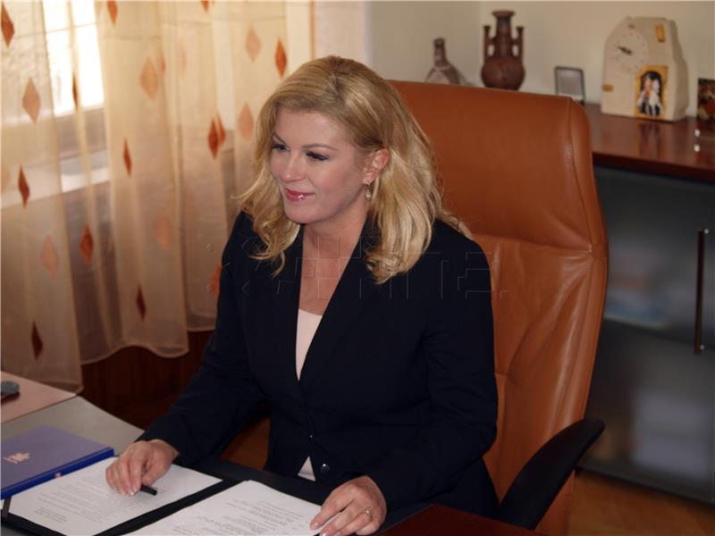 Grabar-Kitarovic talks on telephone with Swiss president