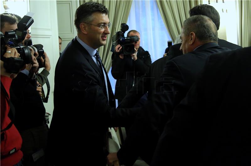 Premijer Plenković sa predstavnicima Hrvatske zajednice županija, Udruge gradova i Udruge općina