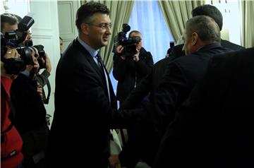 Premijer Plenković sa predstavnicima Hrvatske zajednice županija, Udruge gradova i Udruge općina