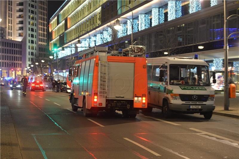 Devetero mrtvih u napadu kamionom na božićni sajam u Berlinu