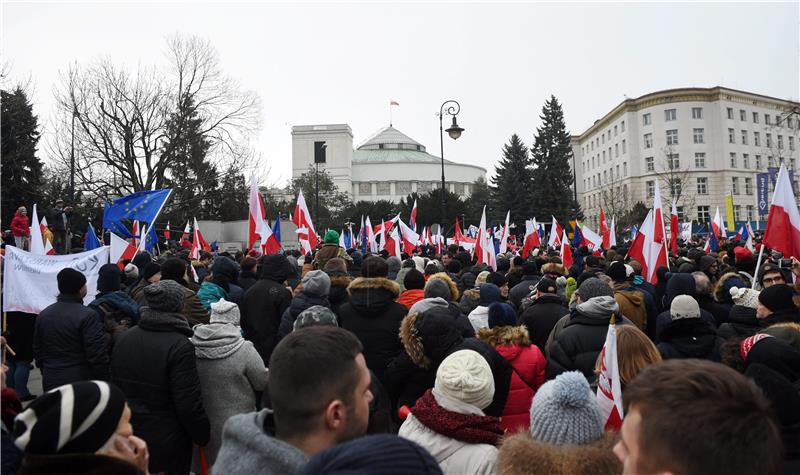 Poljska odustala od ograničavanja pristupa medija parlamentu