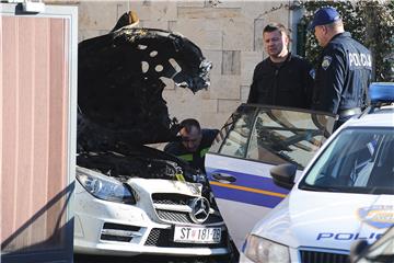 U Solinu zapaljeni Porsche i Mercedes