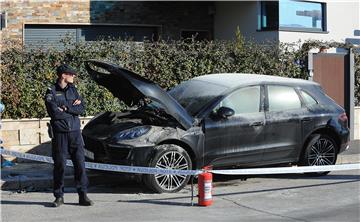 U Solinu zapaljeni Porsche i Mercedes