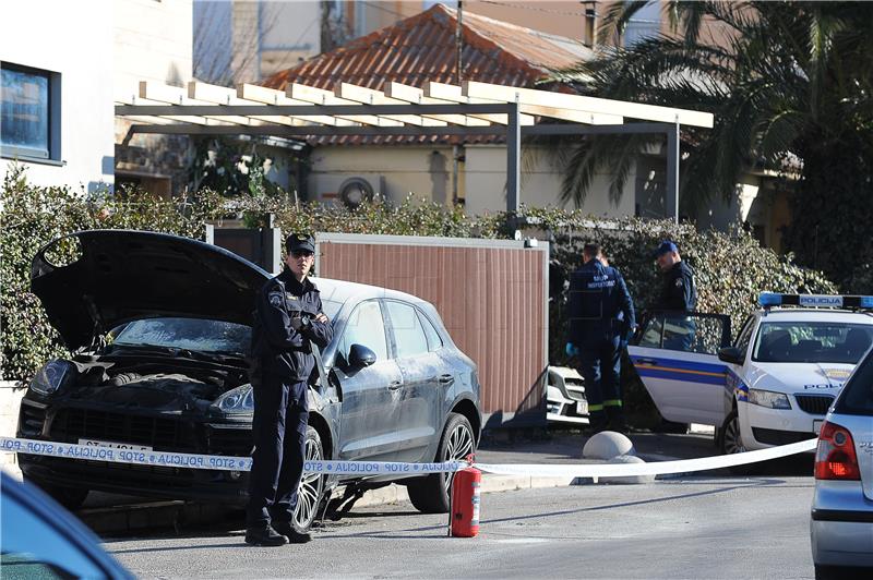 U Solinu zapaljeni Porsche i Mercedes