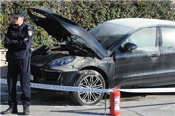 U Solinu zapaljeni Porsche i Mercedes