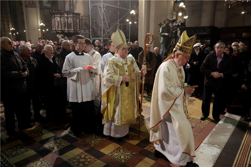 Nadbiskup Bozanić predvodio božićno misno slavlje u zagrebačkoj katedrali