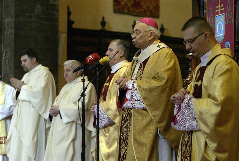 Nadbiskup Devčić: Božić čudesna razmjena u kojoj Bog nudi nadu, oproštenje, radost i život 