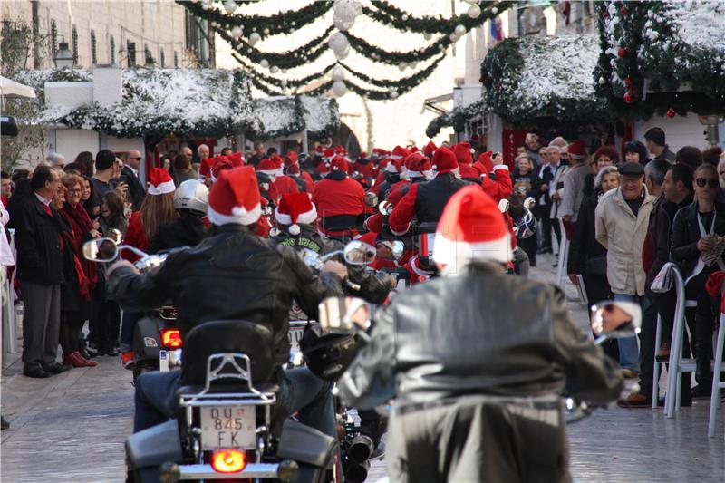 Dubrovački motomrazovi na Stradun