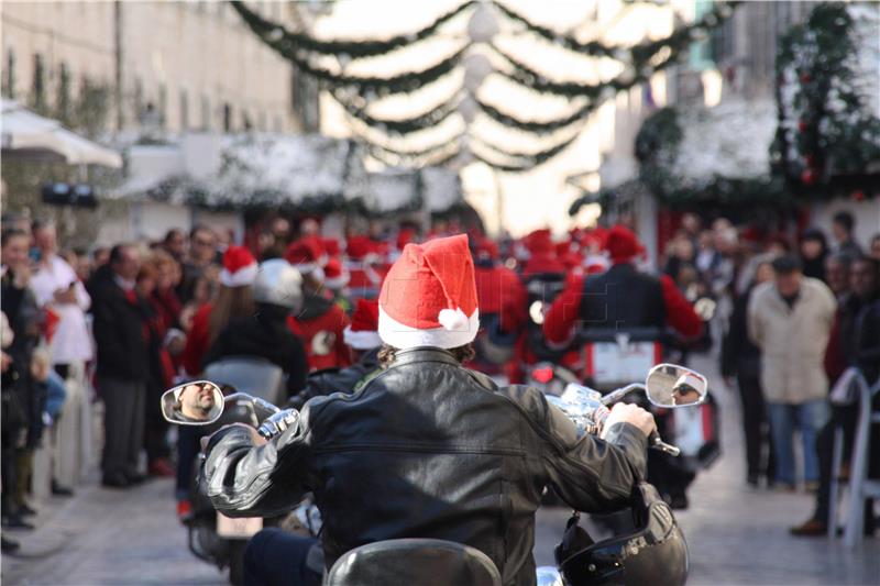 Dubrovački motomrazovi na Stradun