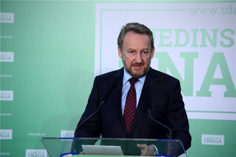 Izetbegovic wants friendly relations with Croatia, not lecturing