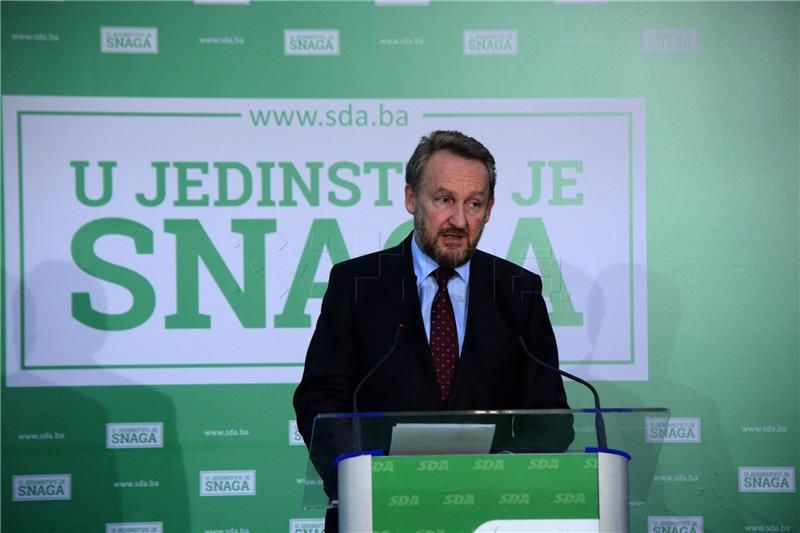 Izetbegović želi prijateljske odnose s Hrvatskom, a ne dijeljenje lekcija