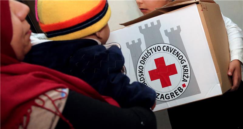 Children asylum seekers given presents from City of Zagreb