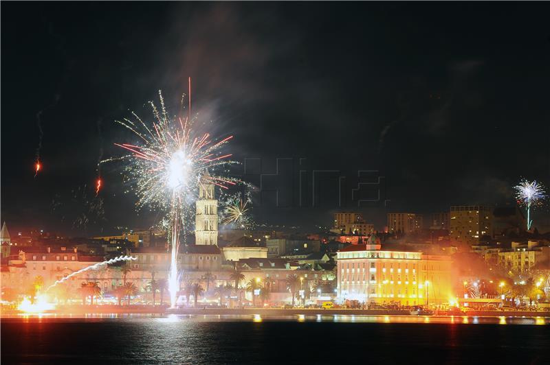 Splićani i gosti Novu 2017. dočekali na Rivi 