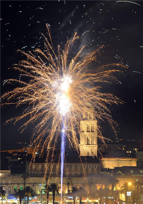 Splićani i gosti Novu 2017. dočekali na Rivi