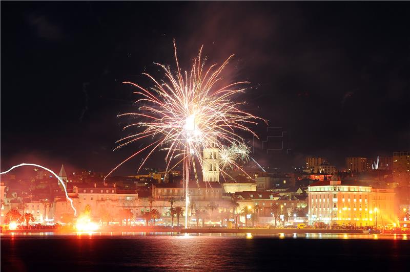 Splićani i gosti Novu 2017. dočekali na Rivi