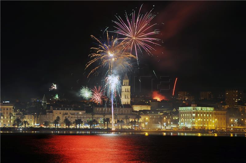 Splićani i gosti Novu 2017. dočekali na Rivi